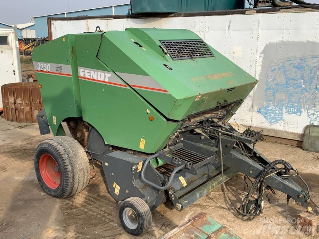 Fendt 3250 Masina de balotat cilindric