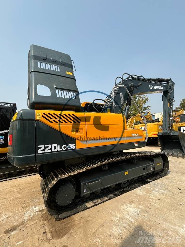 Hyundai 220LC Excavatoare 7t - 12t