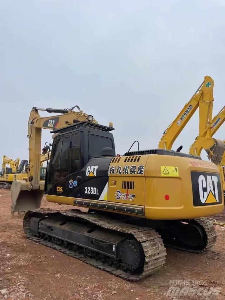 CAT 323 D L Excavatoare pe șenile
