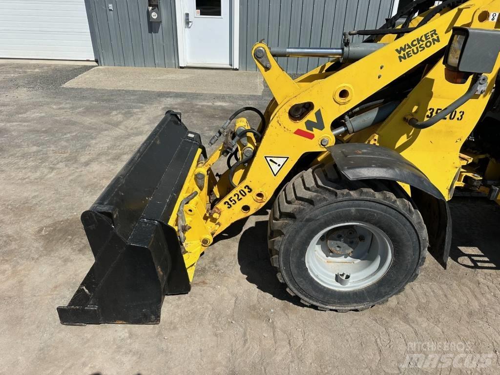 Wacker Neuson WL 30 Incarcator pe pneuri