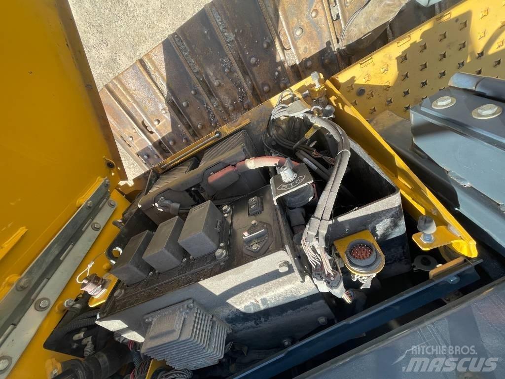 DEERE 700K Buldozere pe senile