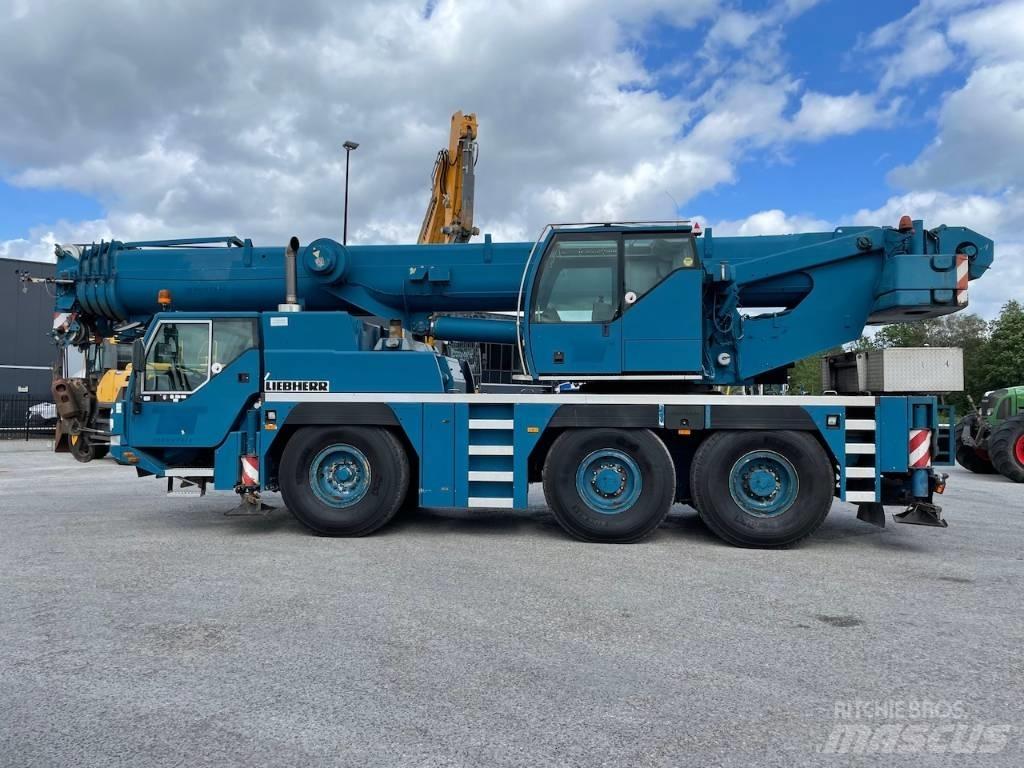 Liebherr LTM 1055-1 Macara pentru orice teren