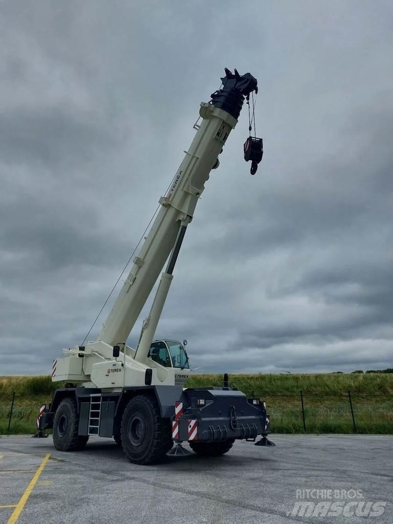 Terex RT100 Macara teren accidentat