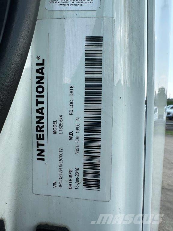 International LT Autotractoare