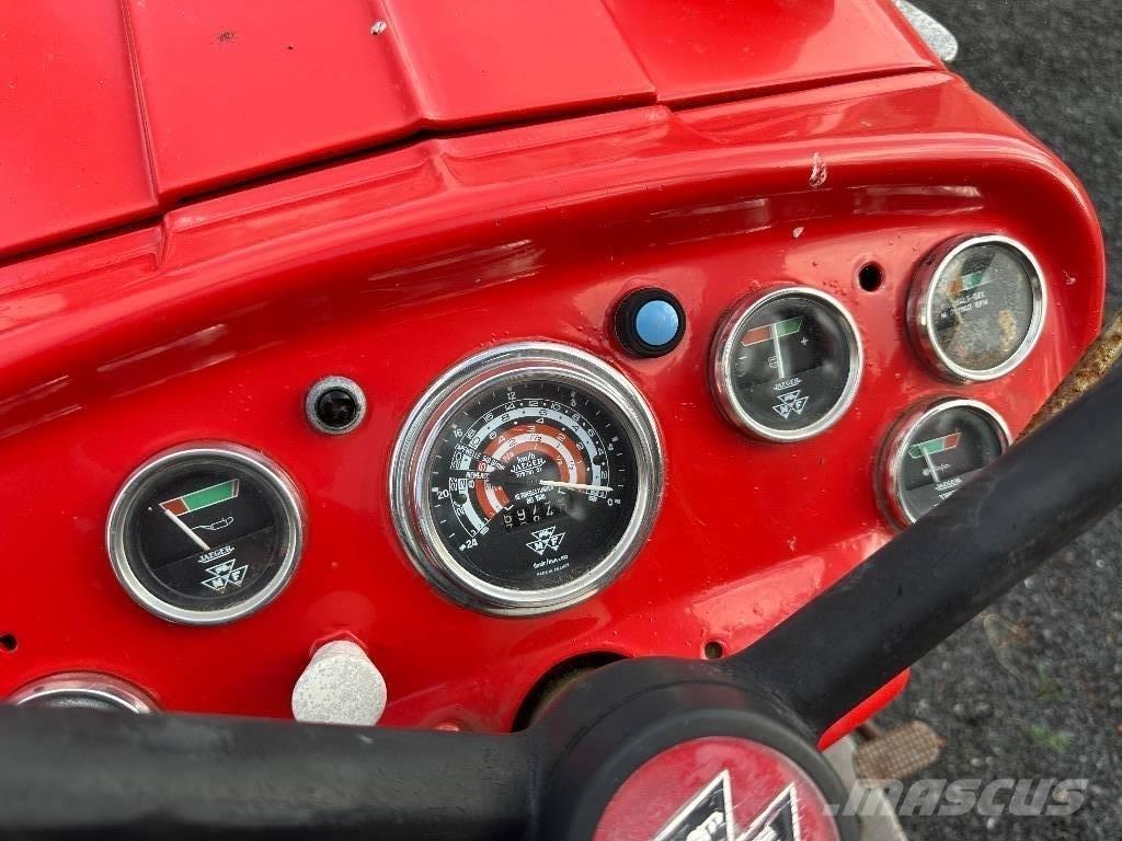 Massey Ferguson 152 Tractoare