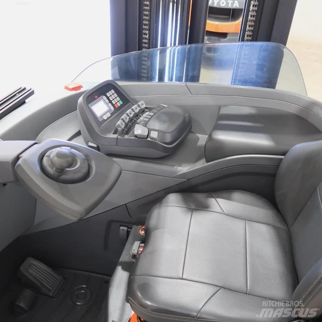 Toyota RRE200HC Stivuitor cu catarg retractabil