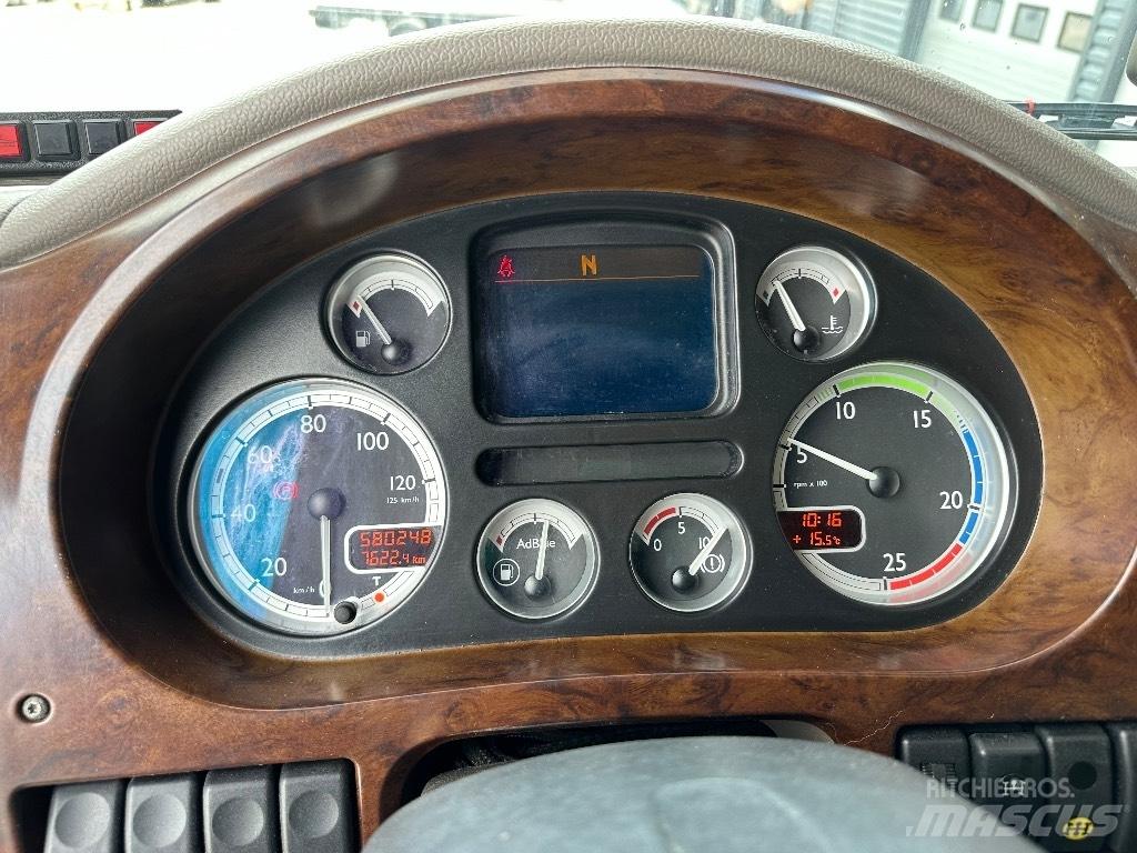 DAF XF105.410 8x2 Camion cu carlig de ridicare