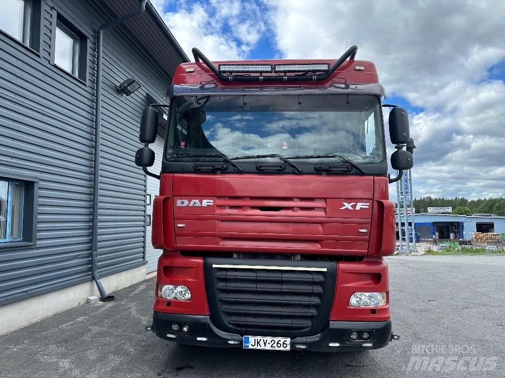 DAF XF105.410 8x2 Camion cu carlig de ridicare