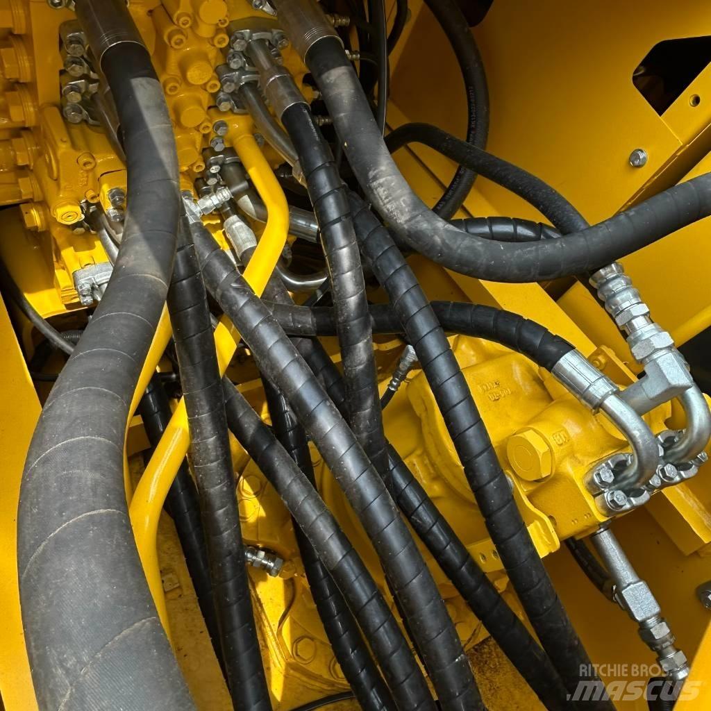 Komatsu 220-8 Excavatoare pe șenile
