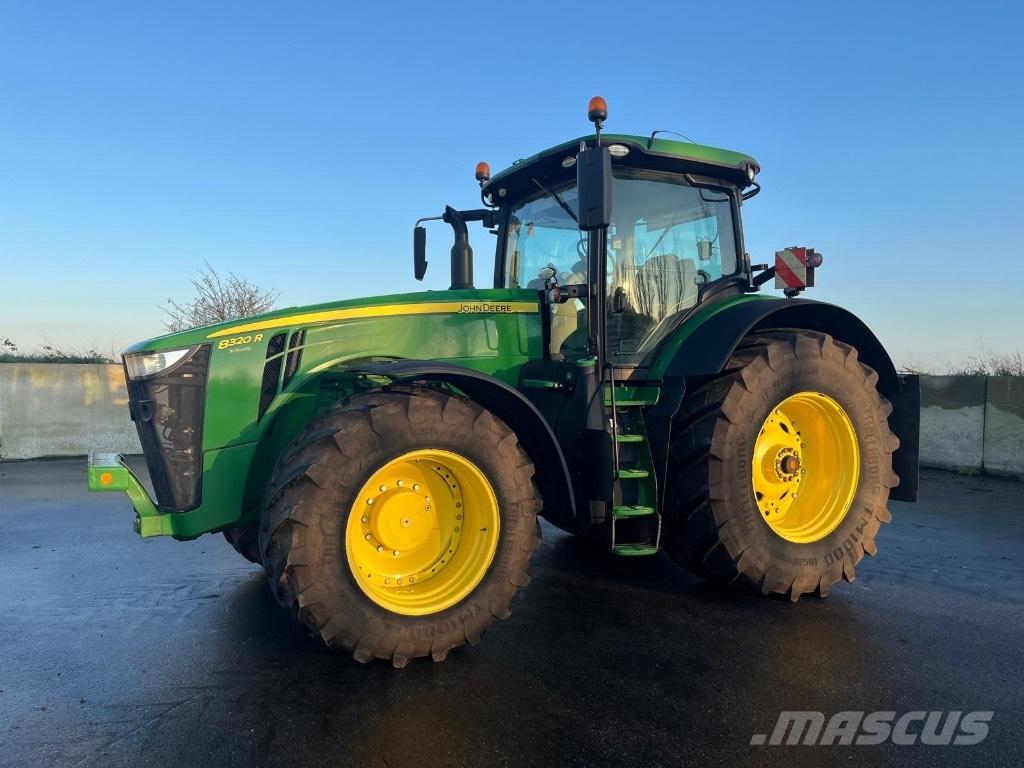John Deere 8320 R Tractoare