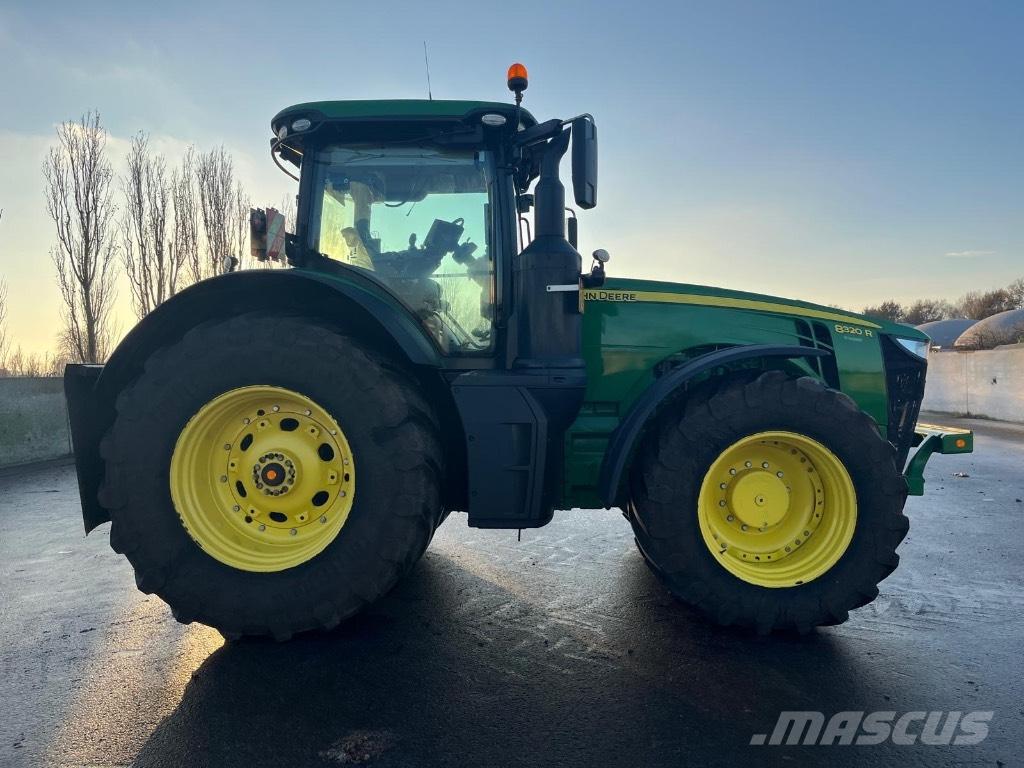John Deere 8320 R Tractoare