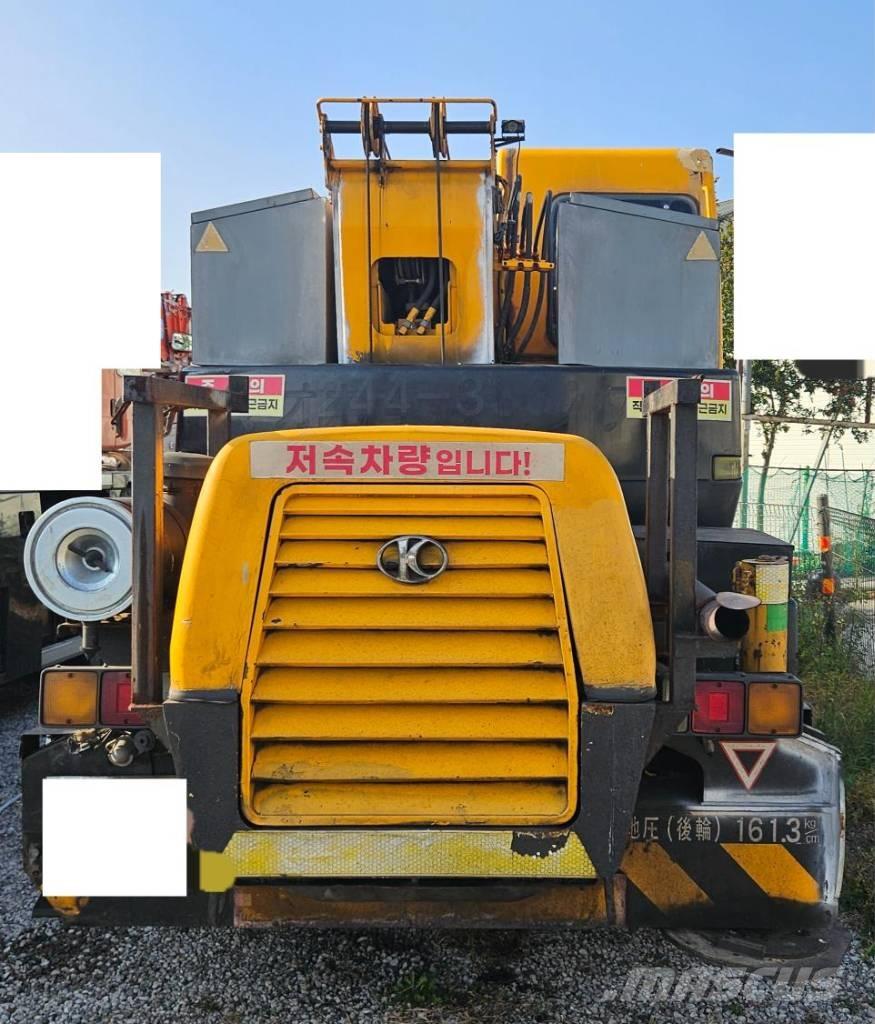 Kato MR 100 Macara teren accidentat