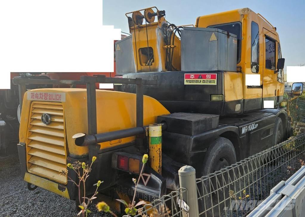 Kato MR 100 Macara teren accidentat