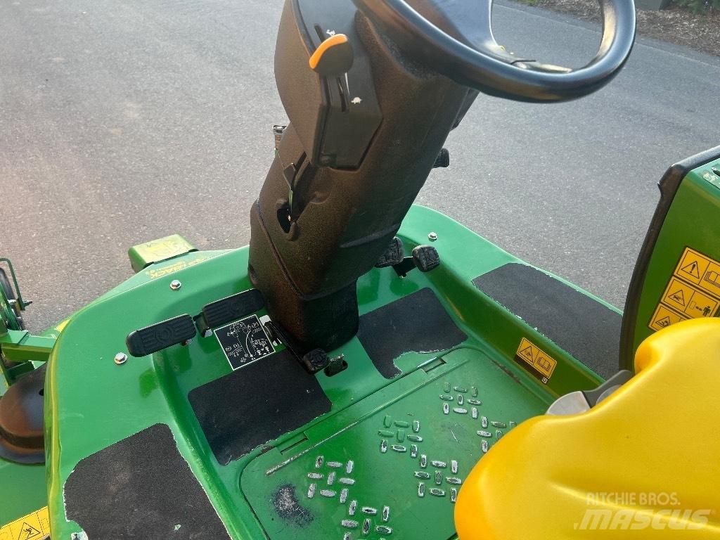 John Deere 1550 Riding mowers