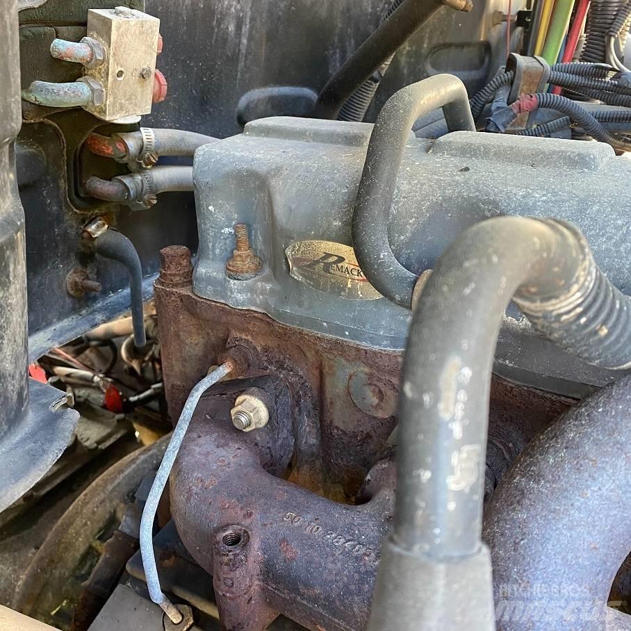 Mack CHN613 Autotractoare