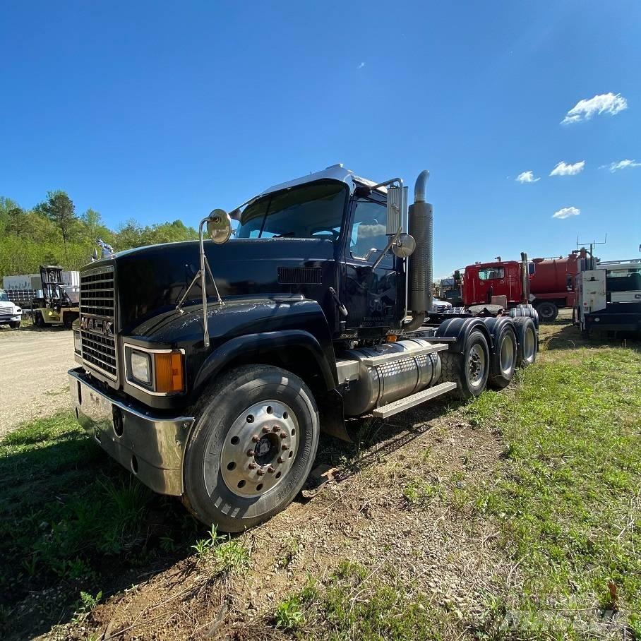 Mack CHN613 Autotractoare