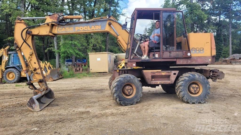 CASE 688 Excavatoare cu roti