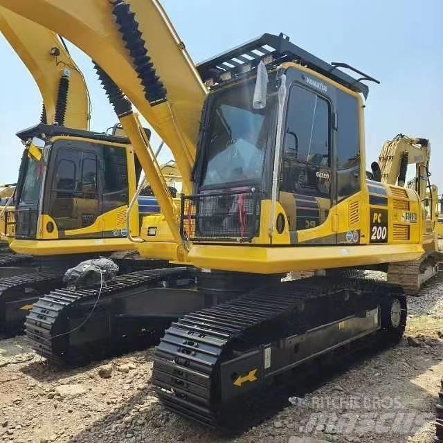 Komatsu PC 200-8 Excavatoare 7t - 12t