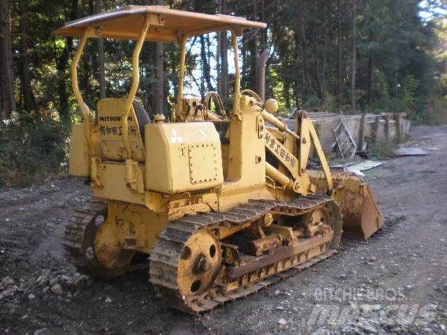 Mitsubishi BS3F Buldozere pe senile