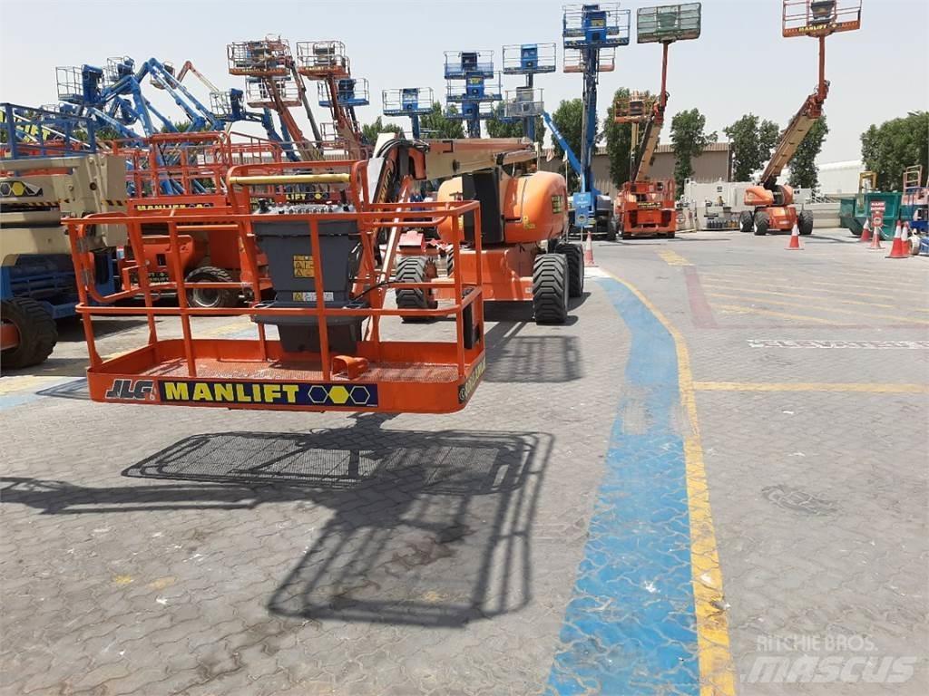 JLG 800AJ Nacele cu brat articulat