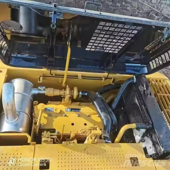 CAT 320D2 Excavatoare pe șenile
