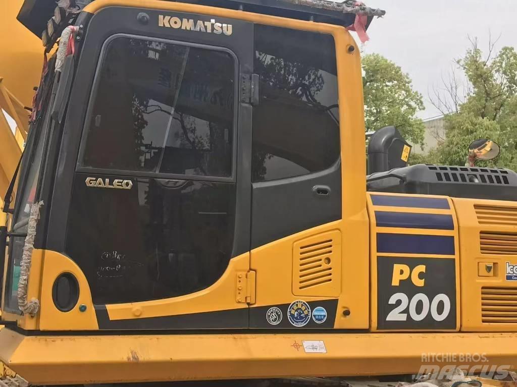 Komatsu PC 200-8 Excavatoare pe șenile
