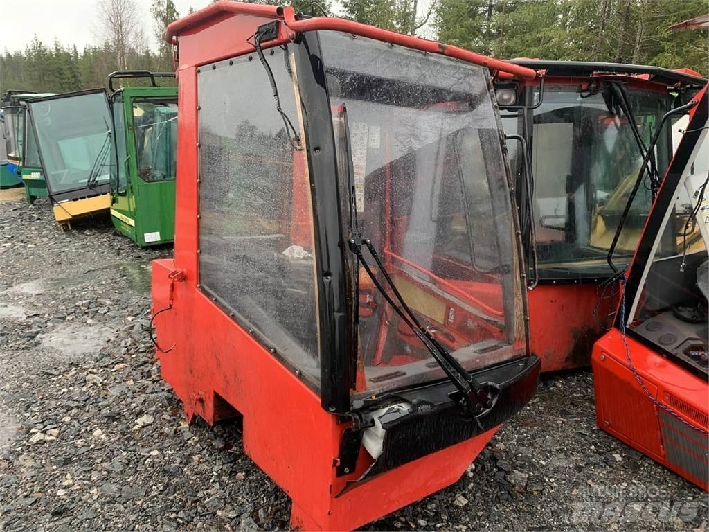 Komatsu 901TX Cabine si interior