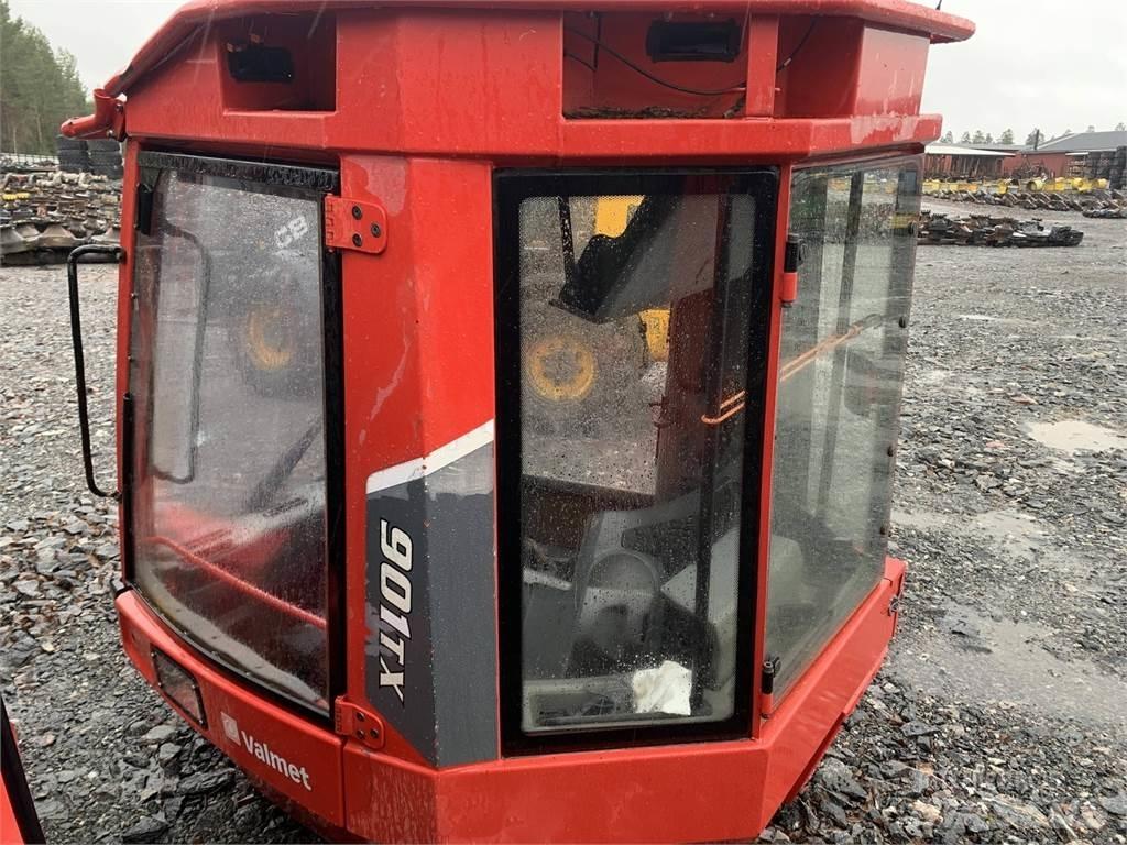 Komatsu 901TX Cabine si interior