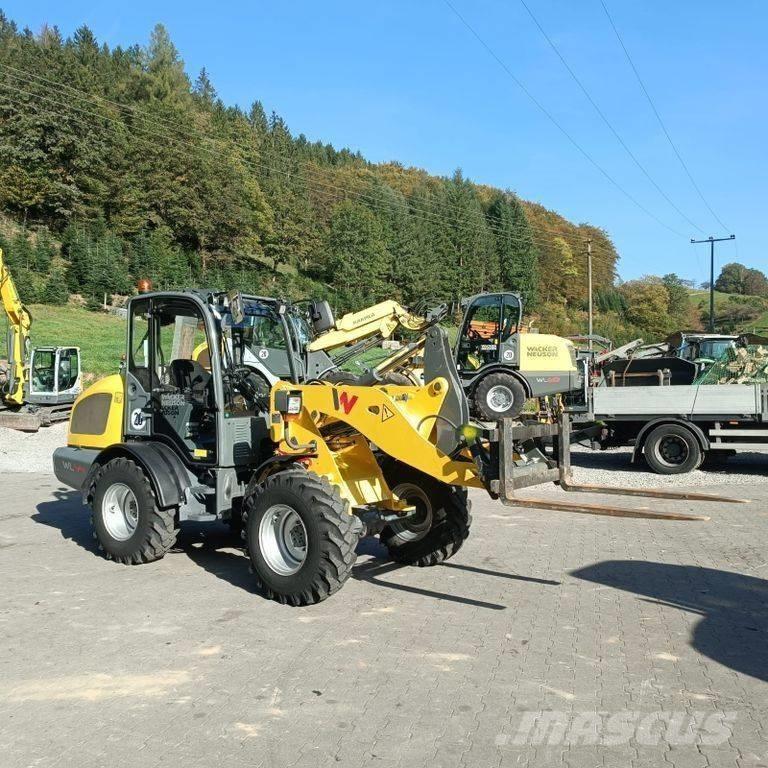 Wacker Neuson WL 44 Incarcator pe pneuri