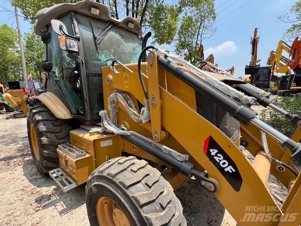 CAT CAT420F Incarcator pe pneuri