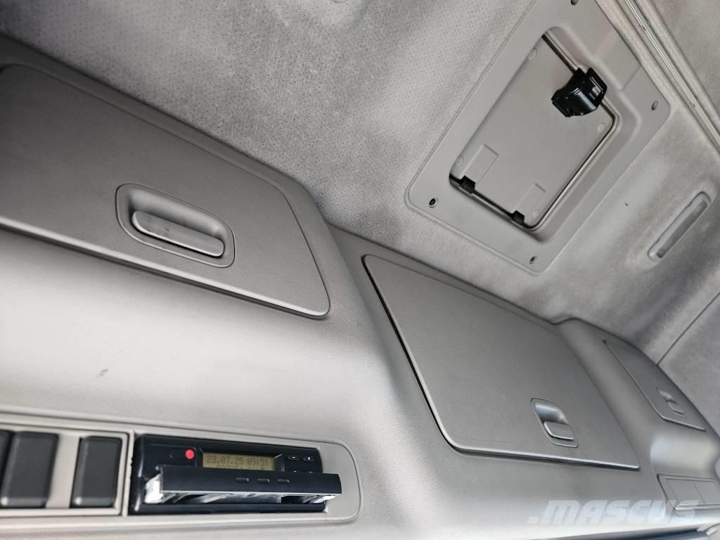 Volvo FH12 460 Camion cu carlig de ridicare