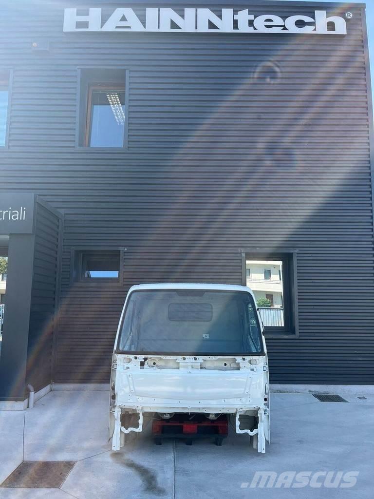 Mitsubishi S MODEL Cabine si interior