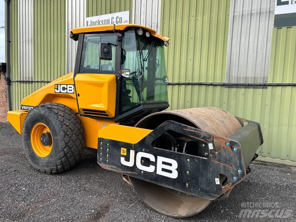 JCB VM 137 Compactoare monocilindrice