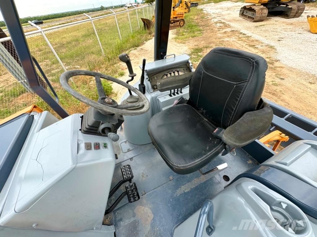CASE 570 M XT Incarcator pe pneuri