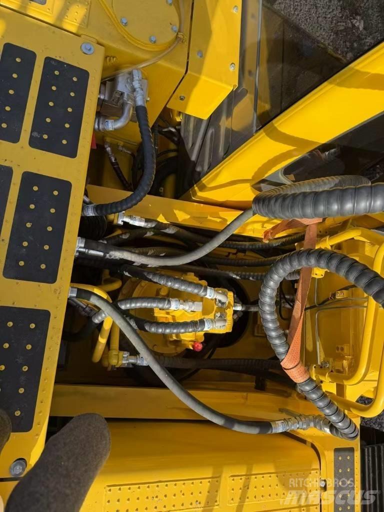 Komatsu 350LC-8 Excavatoare pe șenile
