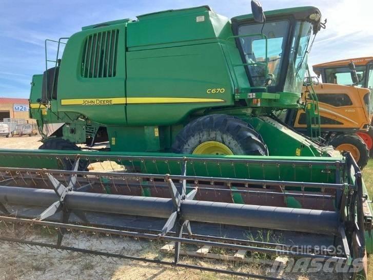 John Deere C 670 Combine de secerat