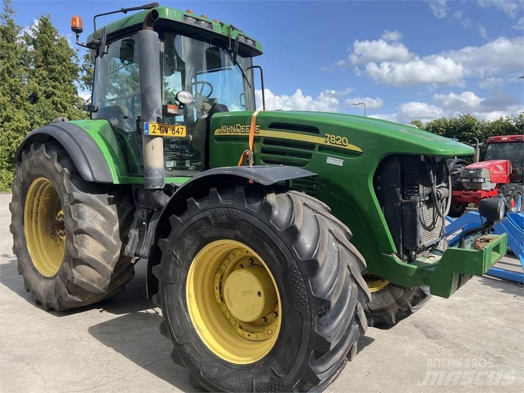 John Deere 7820 Tractoare