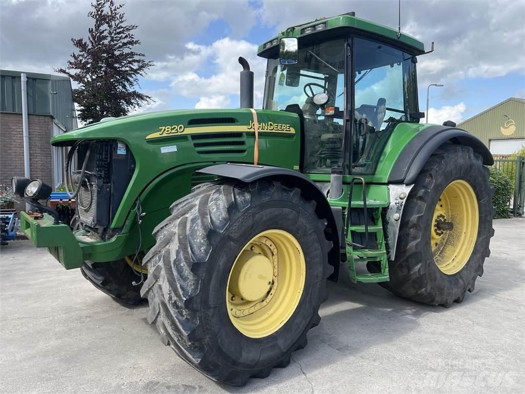 John Deere 7820 Tractoare