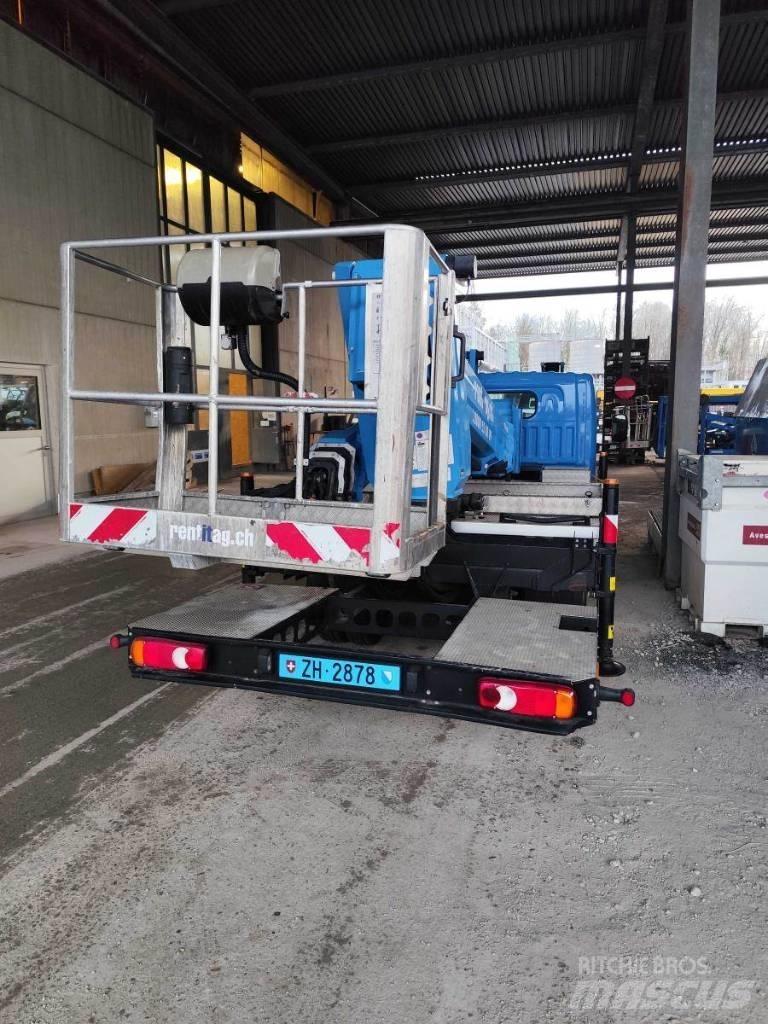 VERSALIFT VTX 240 Platforme aeriene montate pe camion
