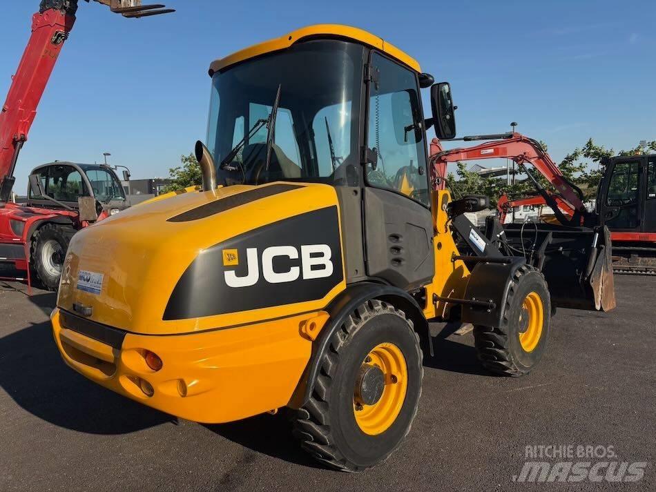 JCB 406 Incarcator pe pneuri