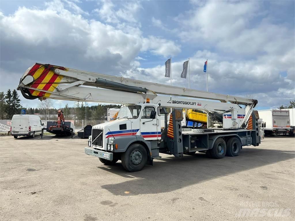 Volvo N12-1-V-6X2 Camioane cu macara