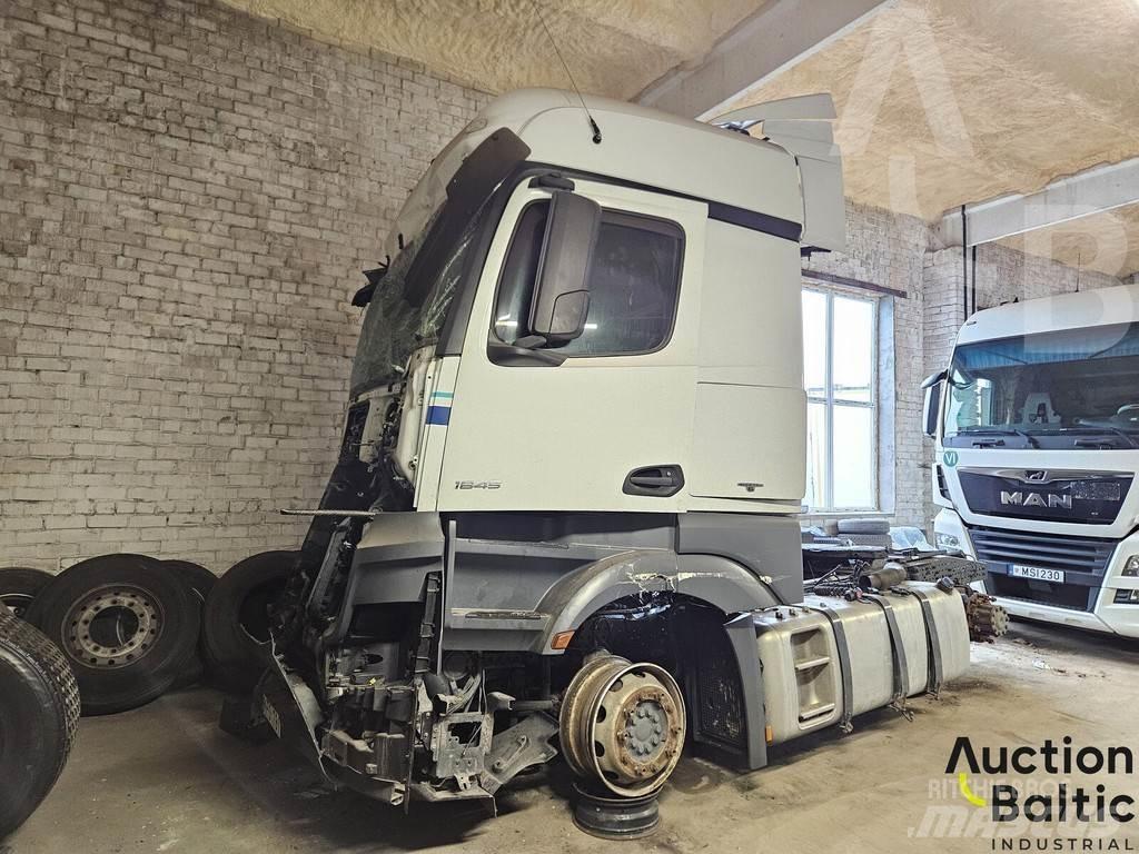 Mercedes-Benz 1845 Autotractoare