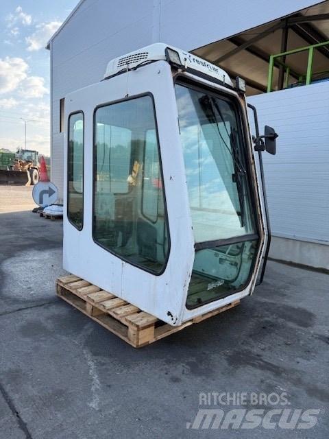 Liebherr CAB SERIE B Cabine si interior