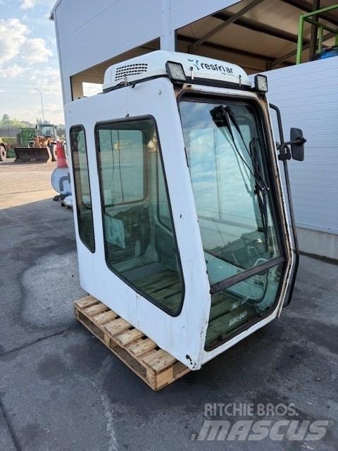 Liebherr CAB SERIE B Cabine si interior