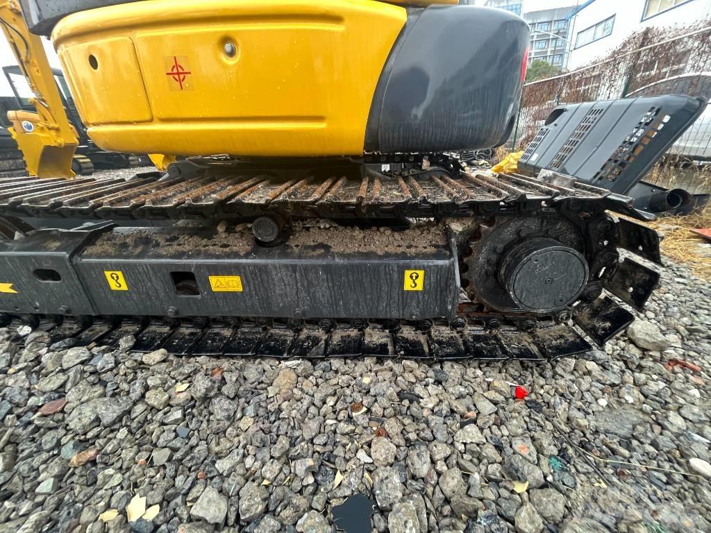 Komatsu PC 35 Excavatoare pe șenile
