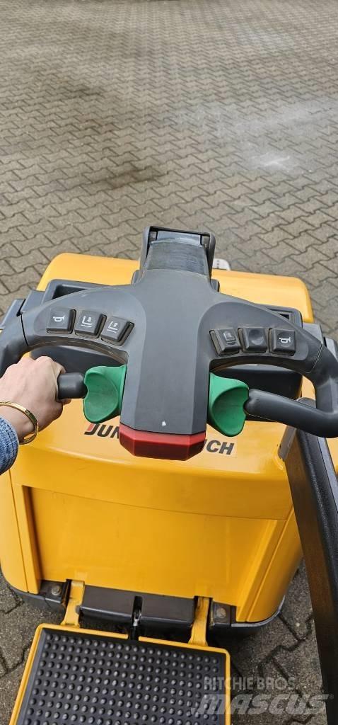 Jungheinrich ERE220 Transpaleta manuala