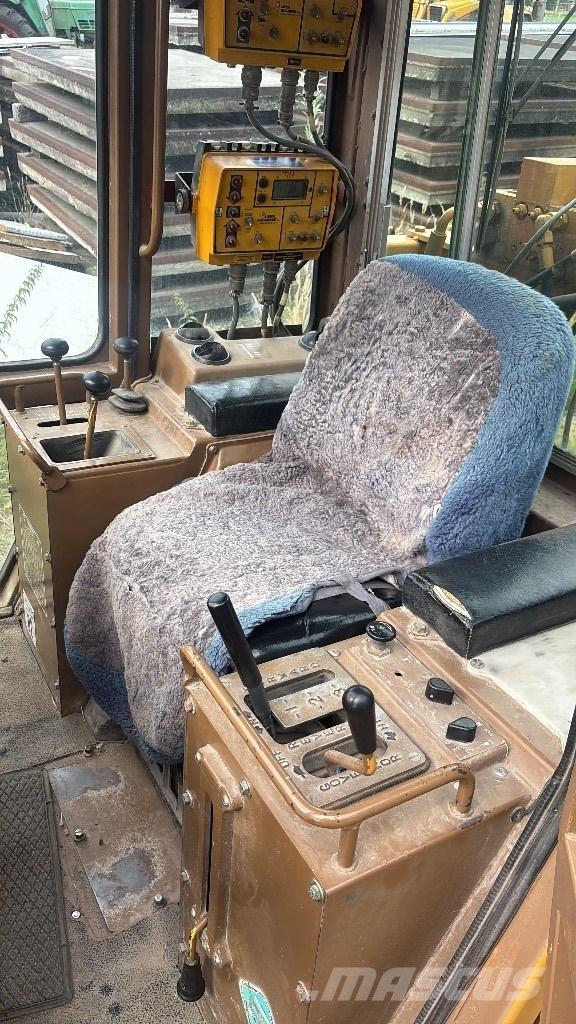 CAT D 4 C Buldozere pe senile