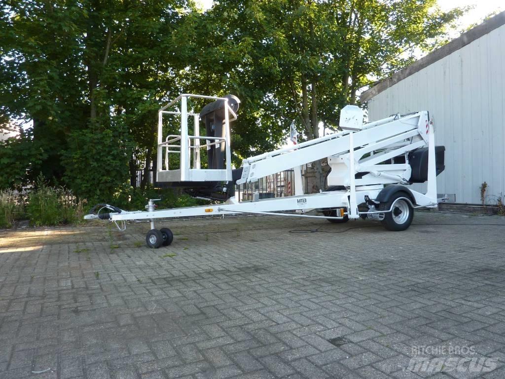 Dino 180 XT Platforme aeriene montate pe remorca