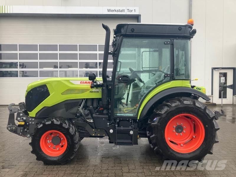 CLAAS NEXOS 240 S Tractoare