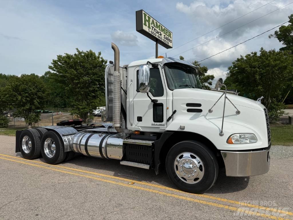 Mack CXU 613 Autotractoare